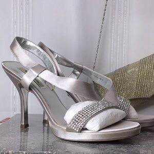 NINA ‘Gloria’ Silver Satin Slingback Leather Sole Platform Heels Sz.10
